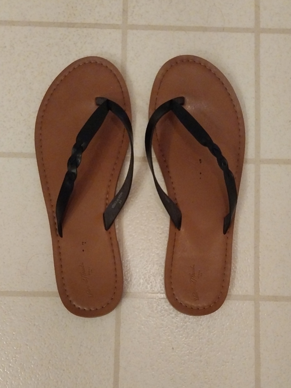 Universal Thread Faux Leather Brown & Black Women's Flip Flop Sandals Size 11